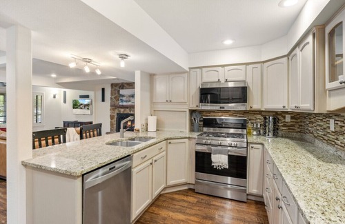Linn Creek Casa | Sunset Hideaway - Private Dock in No Wake Cove!