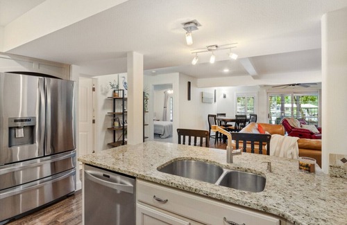 Linn Creek Casa | Sunset Hideaway - Private Dock in No Wake Cove!