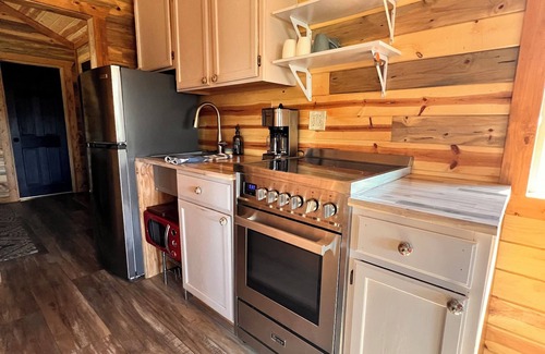 Fayetteville Cabina | Sunset Hillside Cabin on Horse Farm -Pet Friendly E