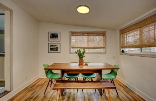 Sunset Casa | Sunset Home perfect for extended stays with fully fenced in yard, designated office, two living rooms, located across from Boise Foothills and close to Bogus Basin in Boise's North End