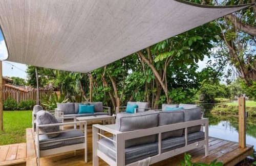 Westchester Casa | Sunset in Miami/22 guest/heated pool & lake view