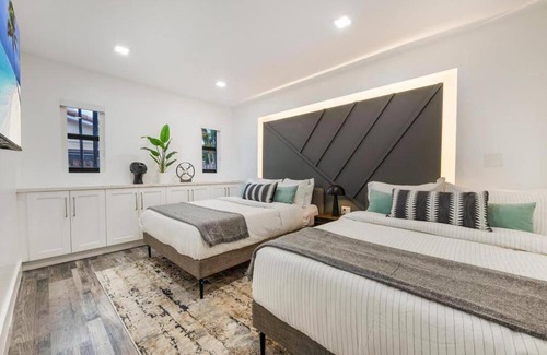 Ludlam Casa | Sunset in Miami heated pool & lake view L47