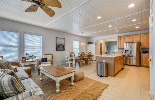 Sunset Island Casa | Sunset Island Beach House w/3 Large Decks, 75'' TV, quick walk to amenities
