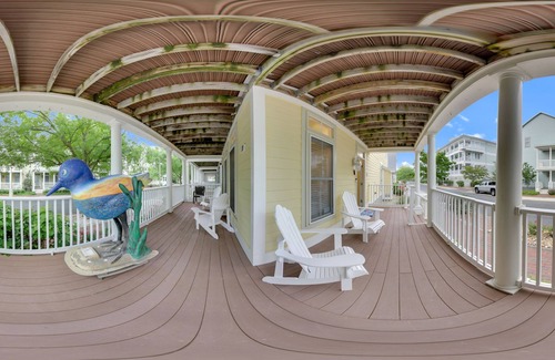 Sunset Island Casa | Sunset Island Beach House w/3 Large Decks, 75'' TV, quick walk to amenities