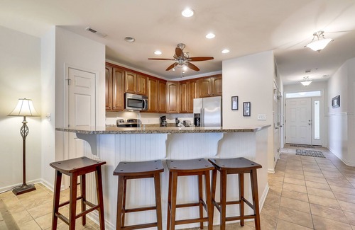 Sunset Island Condominio | Sunset Island Condo w/ Free WiFi, AC, Washer/Dryer & Shared Pools/Beaches