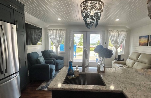 Senecaville Casa | Sunset & Lake View~Kayaks~SUPs~Fire Pit+wood~ Grill+propane~ 2 Bedroom en-suites