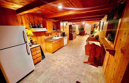 Harpers Ferry Cabina | Sunset Lodge 9 BedroomLodge W/ Hot Tub & Pool