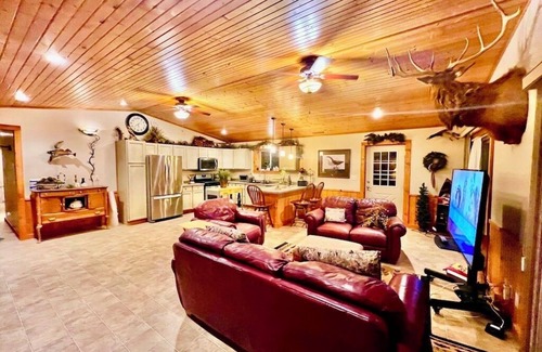 Harpers Ferry Cabina | Sunset Lodge 9 BedroomLodge W/ Hot Tub & Pool
