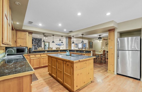 Graham Casa | Sunset Lodge at Possum Kingdom- with a Dock!
