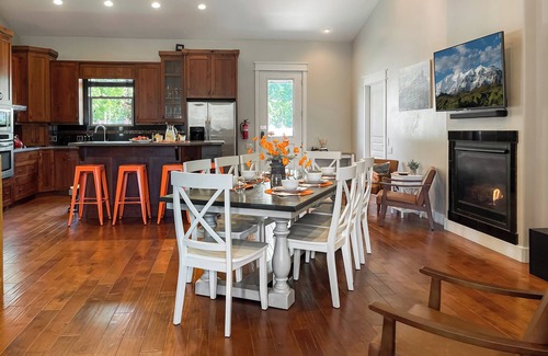 Heber Casa | Sunset Mountain Views | Hot Tub | Game Room | Traeger | Pets | MTB/Golf/Reunion