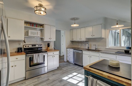 Lawton Woods Casa | Sunset Rentals | Indigo Lane 5