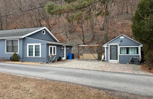 Town of Ledyard Casa | Sunset Retreat
