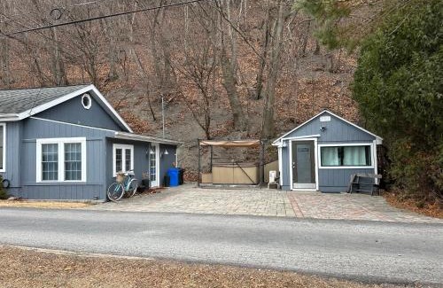 Town of Ledyard Casa | Sunset Retreat