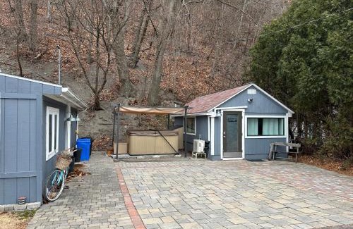 Town of Ledyard Casa | Sunset Retreat
