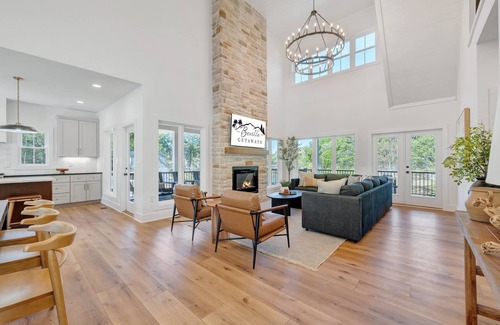 Moneta Casa | Sunset Ridge, Lakefront NEW Luxury w/ 7-Bedrooms + Heated Salt Pool, Covered Decks, Hot Tub & Dock!