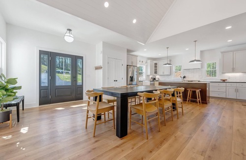 Moneta Casa | Sunset Ridge, Lakefront NEW Luxury w/ 7-Bedrooms + Heated Salt Pool, Covered Decks, Hot Tub & Dock!