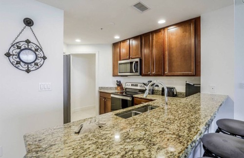 Cape Harbour Condominio | Sunset Royale | 2/2 Luxury Condo Marina View