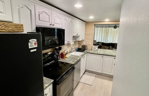 Key Largo Condominio | "Sunset Serenity" Reserve ahora para sus vacaciones de verano! Vista de la bahía desde el balcón!