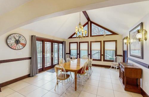 Lakeside Woods Casa | Sunset Serenity