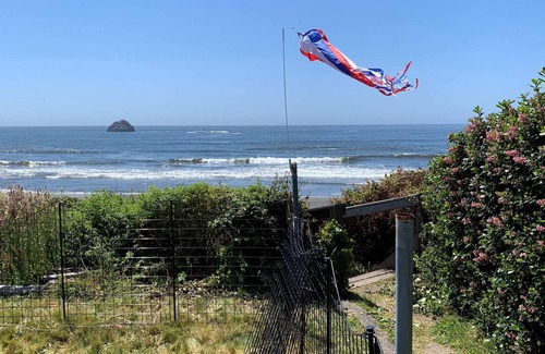 Smith River Apartamento | Sunset Shore Retreats Ocean Front "Cozy Seal Slumber"
