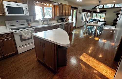 Ortonville Cabina | Sunset Shores; Lakefront Fishing, Family & Fun