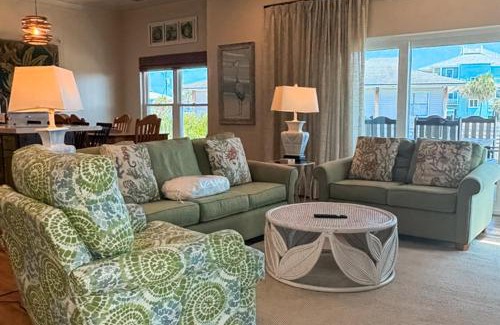 East End Casa | Sunset & Smiles