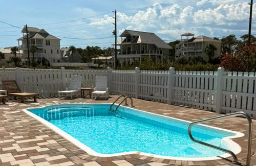 East End Casa | Sunset & Smiles
