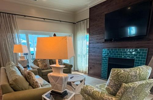 East End Casa | Sunset & Smiles