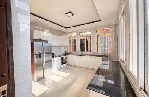 Kigali Villa | Sunset suit by Iwacu Stays