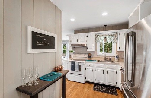 Amesbury Casa | Sunset Suite