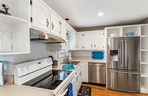 Amesbury Casa | Sunset Suite