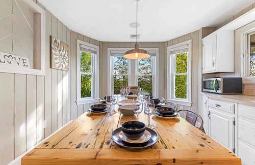 Amesbury Casa | Sunset Suite