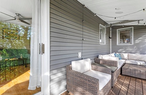 Amesbury Casa | Sunset Suite