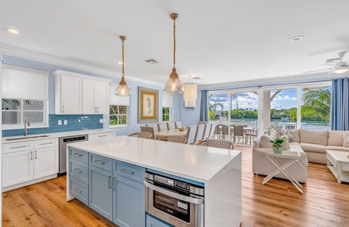 Little Venice Casa | Sunset Tides - Luxury Waterfront Pool Home, 30' Dock