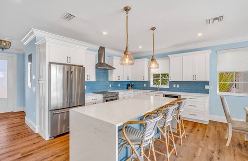 Little Venice Casa | Sunset Tides - Luxury Waterfront Pool Home, 30' Dock