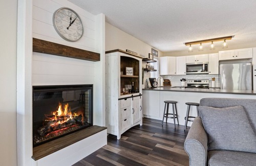 Village of Four Seasons Condominio | Sunset Spectacular – Waterfront & Indoor Pool!