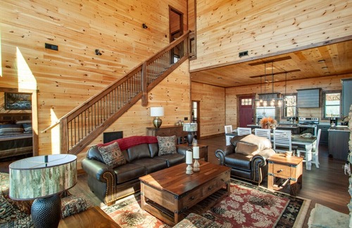 Sevierville Cabina | Dollywood Luxury Cabin | Private Pool, Hot Tub, Game Room & Theater