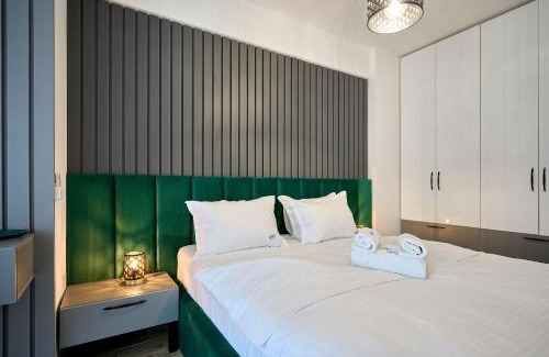 Mamaia-Sat Apartamento | Sunset View Apartment in Infinity Beach Resort - parking