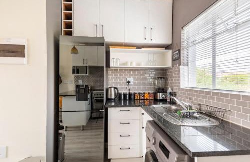 Centurion Apartamento | Sunset View Apartment with Free Secure Parking in Central Location