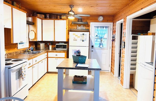 Canoe Cove Cabaña | Sunset View Cottage. South Shore of PEI. Sleeps 7. Pet friendly!