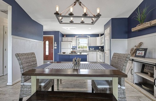 Livingston Casa | Sunset Views at Lake Anna