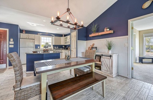 Livingston Casa | Sunset Views at Lake Anna