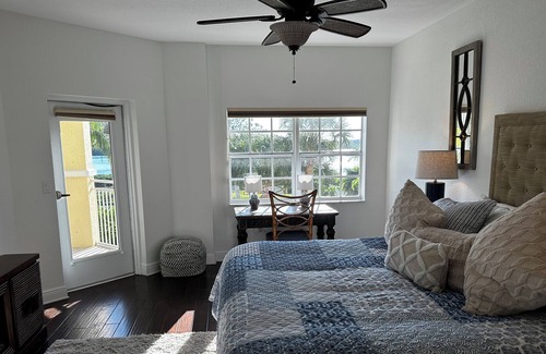 Osprey Condominio | Sunset views of Gulf and Casey Key at Osprey Marina Condominiums