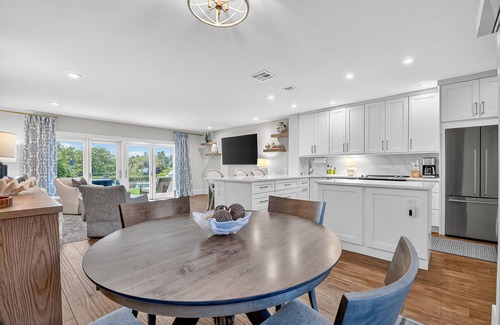 South Palm Beach Condominio | Sunset views - Pool - Updated
