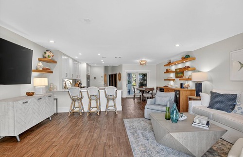 South Palm Beach Condominio | Sunset views - Pool - Updated