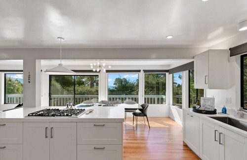 Del Monte Forest Casa | Sunset Villa: Upscale Three Bedroom Three Bath with Ocean Views