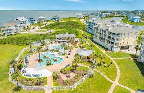 Galveston Casa | Sunset Vista By the Sea - Sparkling Pool and Bay Views! Enjoy Beach Club - Lazy River - Hot Tub!