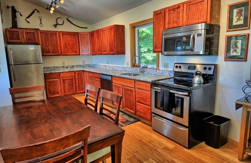 West Jefferson Chalet De Esquí | Sunset Vistas-Open for Bookings! 1 BR, Hot Tub, Views