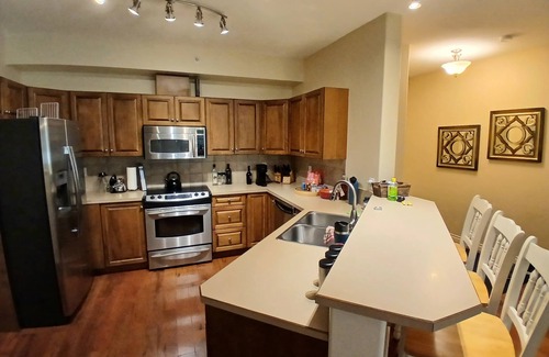 North End Condominio | Sunset Waterfront Resort 4. Luxury Lakeside, Lakeview 2 bed/2 bath Kelowna Condo