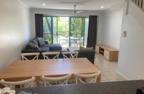 Hamilton Island Casa | Sunset Waters 17 comes with a Buggy